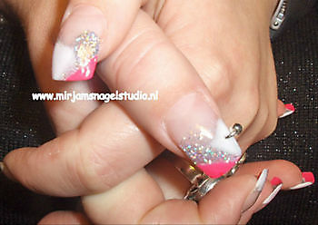 Kardashians, spiegelende nagels en ombre look Mirjam's Nagelstudio Beerta